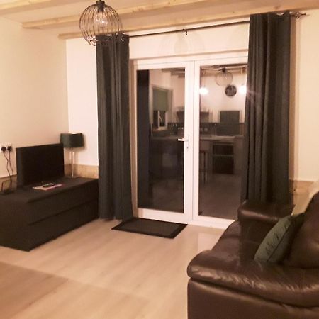 The Lodge Guesthouse Brittas Luaran gambar