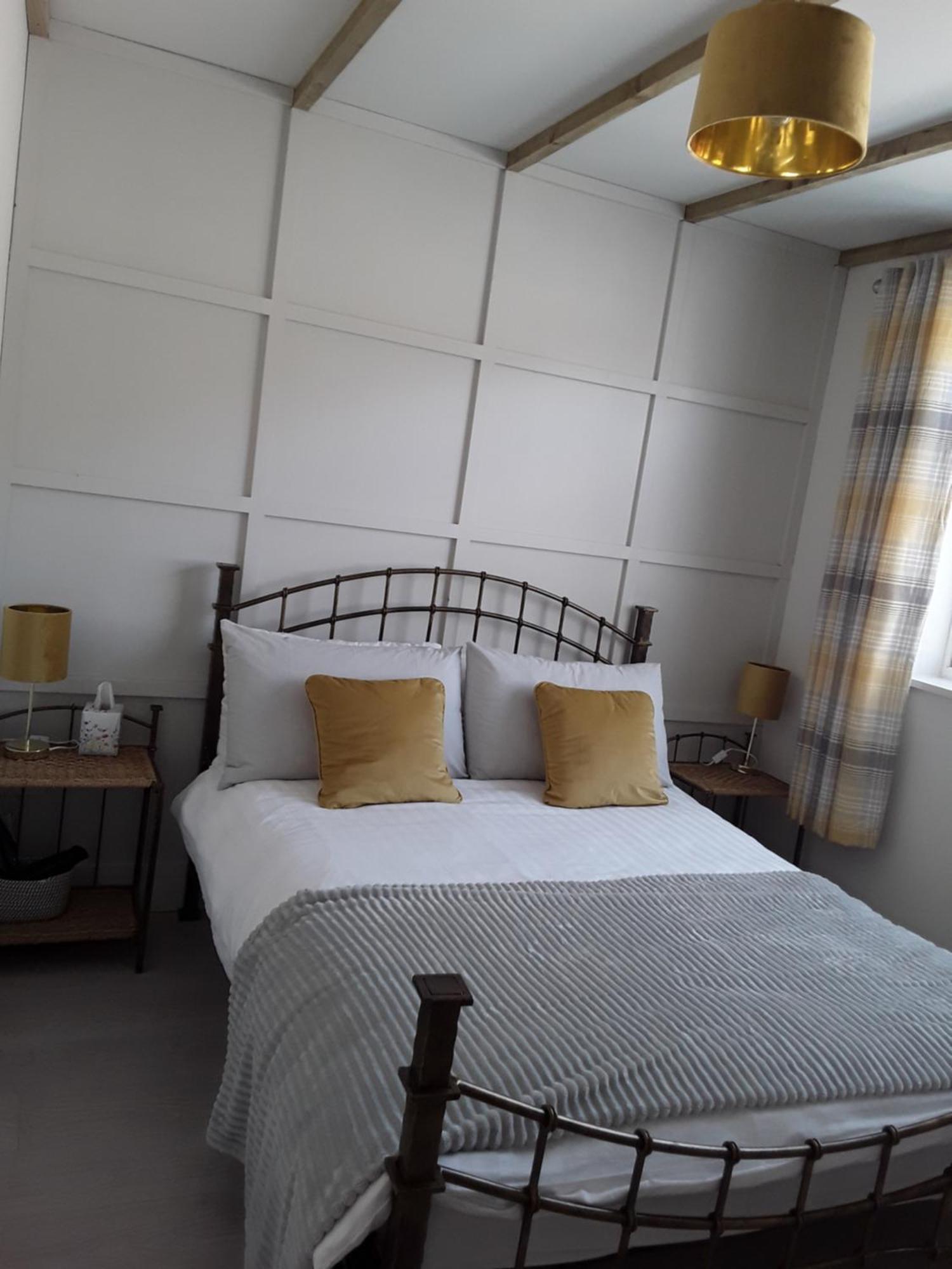 The Lodge Guesthouse Brittas Luaran gambar