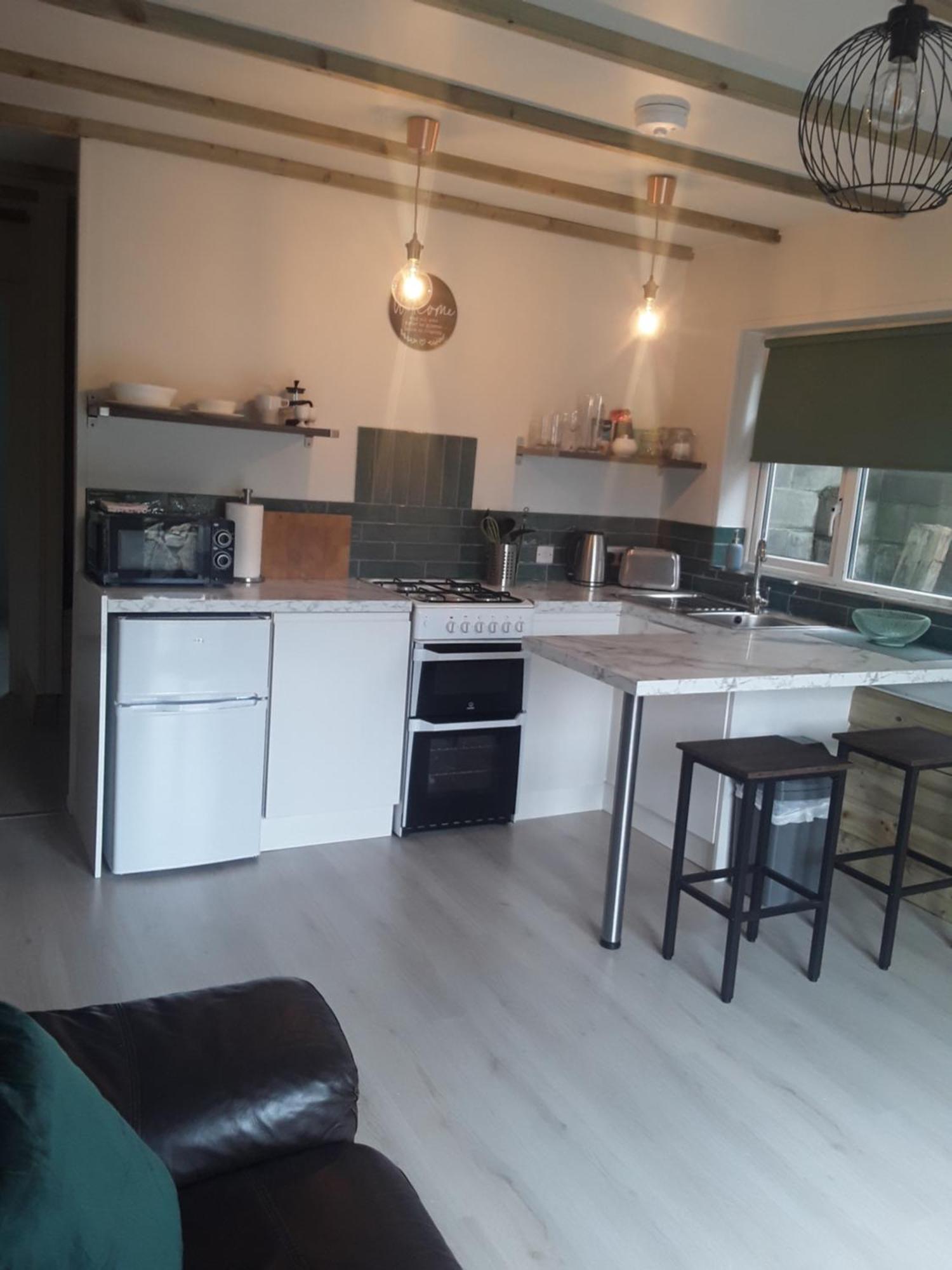The Lodge Guesthouse Brittas Luaran gambar