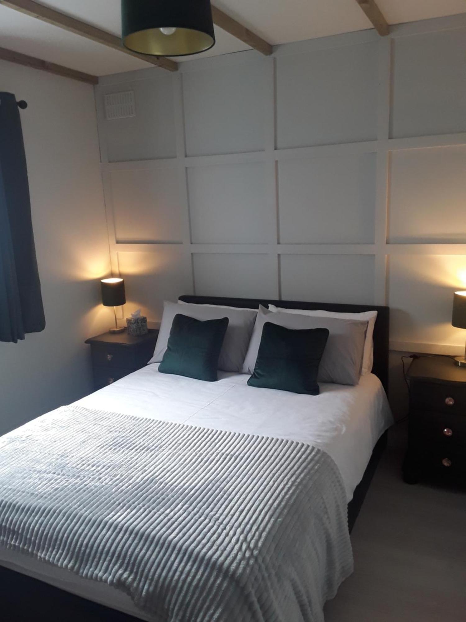 The Lodge Guesthouse Brittas Luaran gambar
