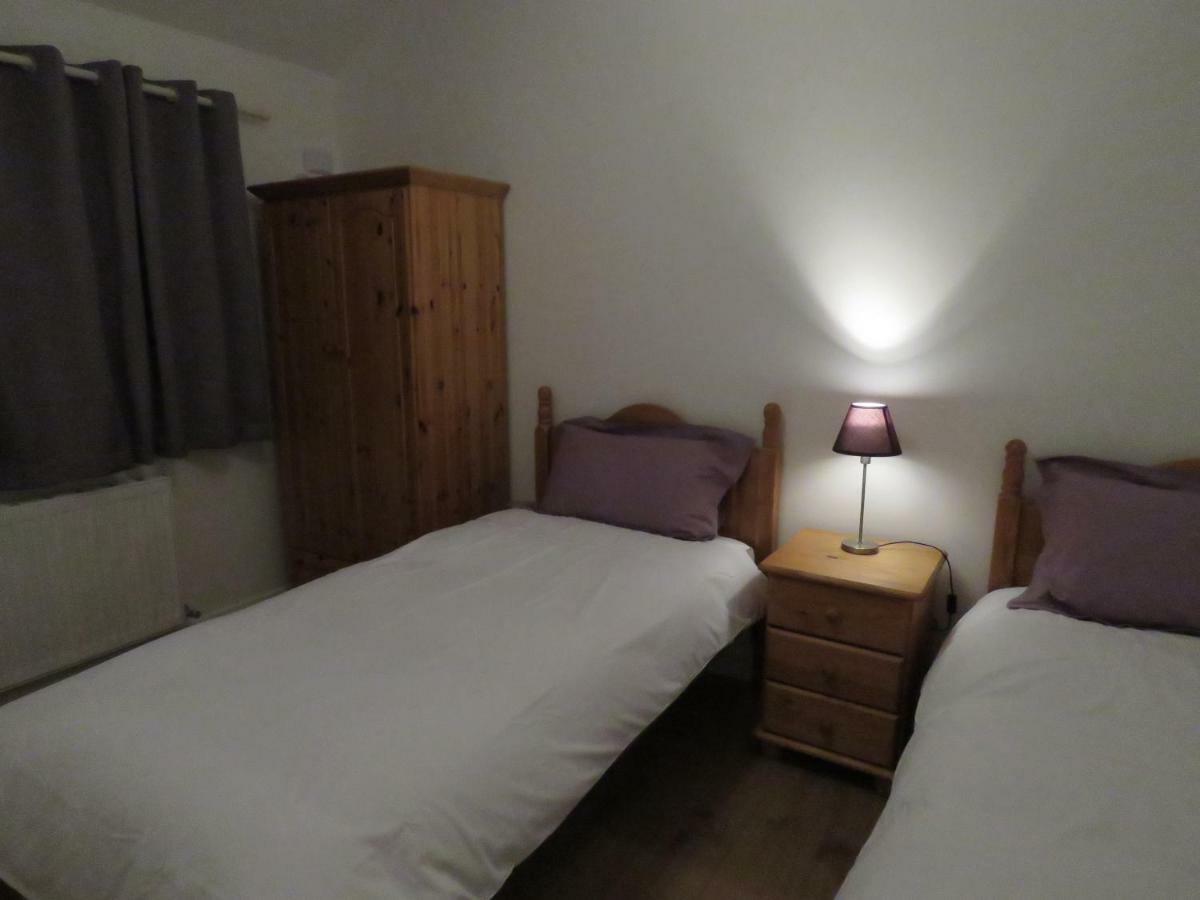 The Lodge Guesthouse Brittas Luaran gambar