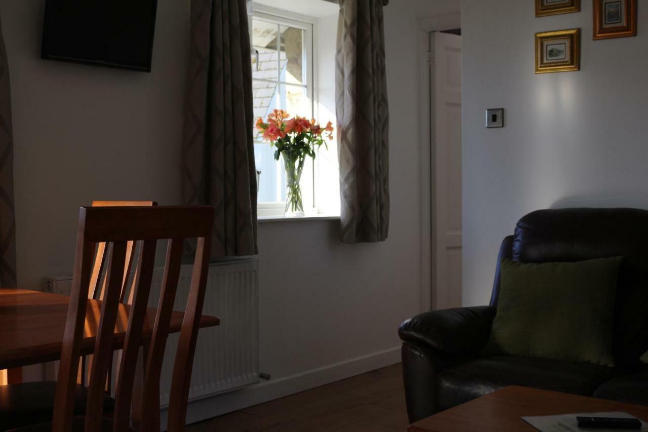 The Lodge Guesthouse Brittas Luaran gambar