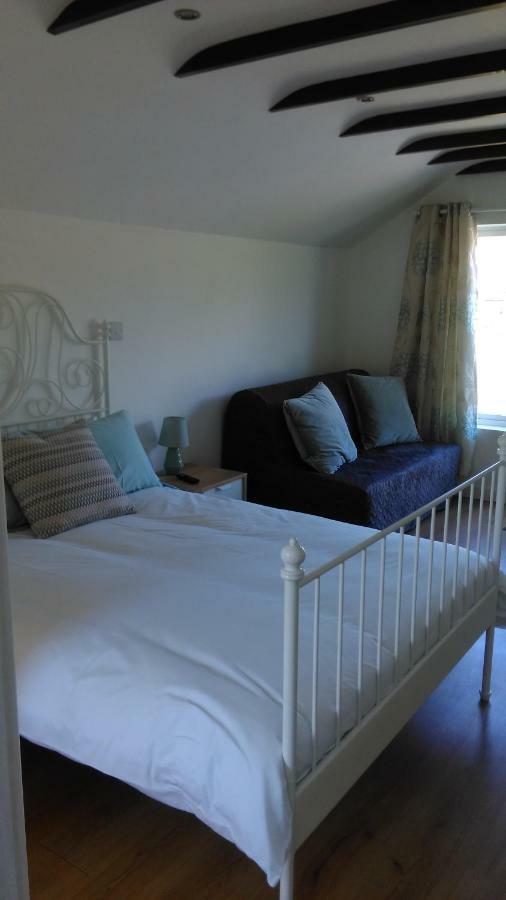The Lodge Guesthouse Brittas Luaran gambar